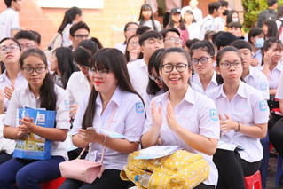 Có cần thay đổi kỳ thi 2 trong 1?