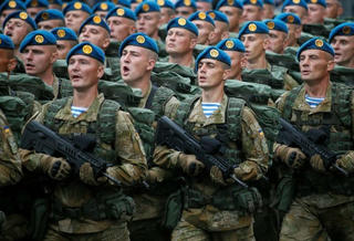 Ukraine huy động quân dự bị đối phó Nga
