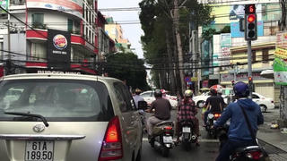 Từ 1/8, xe máy vượt đèn đỏ bị phạt nặng
