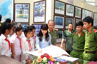 'Hoàng Sa, Trường Sa của Việt Nam - Những bằng chứng lịch sử và pháp lý'