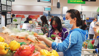 ‘Choáng’ giá combo hàng mùa dịch