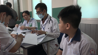 15 học sinh tiểu học nhập viện sau khi uống trà sữa