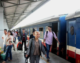 Giảm 10% giá vé tàu khách cho học sinh trúng tuyển