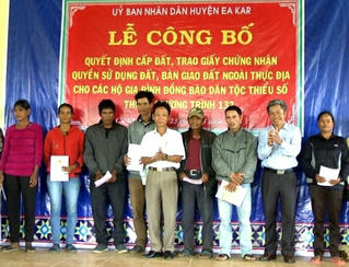 Đắk Lắk: Trao quyền sử dụng đất thuộc Chương trình 132 cho các hộ đồng bào DTTS
