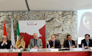 Chủ tịch UBTWMTTQ VN Nguyễn Thiện Nhân dự hội thảo Hợp tác xã vùng Emilia Romagna, Italia