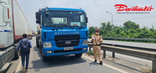 Được ưu tiên 'luồng xanh', tài xế lên mạng xã hội đăng bài nhận chở người, hàng lậu