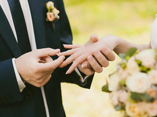 Cha mẹ ngăn cấm con cái kết hôn có thể bị xử lý hình sự