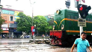 Cố tình vượt đường sắt, một người bị tàu hỏa đâm tử vong