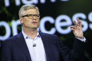 Đạt thỏa thuận 'đình chiến' với Apple, sếp Qualcomm được thưởng lớn