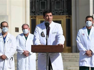 Bác sĩ: Tổng thống Trump không bị sốt trong 4 ngày qua