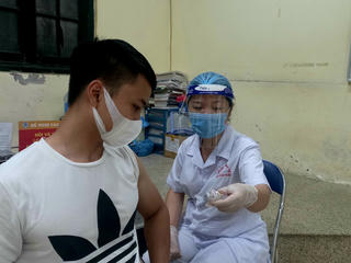 Tiêm chủng vaccine là chống dịch bền vững