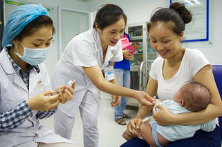 Chiến dịch tiêm bổ sung vaccine sởi-rubella cho trẻ