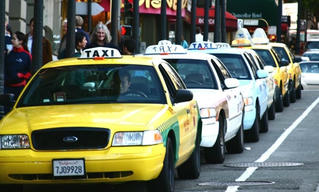 Thu hồi giấy phép kinh doanh hãng taxi không đủ 50 xe