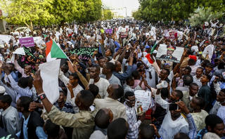 Sudan: Nổ súng làm chết người biểu tình