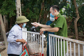 Thanh Hóa: Tinh thần chống dịch bên trong khu phố bị cách ly