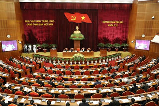 Sắp xếp lại tổ chức bộ máy hành chính nhà nước - Bài 1: Gánh nặng chi phí