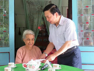 Hướng về nguồn cội