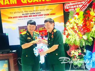 ‘Bốn mươi năm vang mãi nhịp bước quân hành’