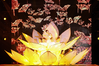 Bảo Thy, Hương Giang, Yến Trang đồng loạt hóa sen với chủ đề World Music