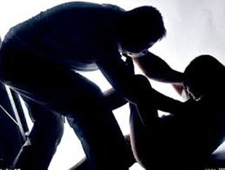 Quay cảnh ‘yêu’ bé gái 12 tuổi làm kỷ niệm