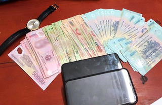 Mất 52 triệu đồng vì không khóa cửa ôtô