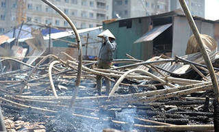 Hà Nội: Cháy lớn trong đêm, khu lán trại công nhân biến thành tro tàn
