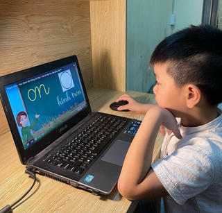 Học sinh lớp 1 học trực tuyến: Các trường đã chuẩn bị gì?