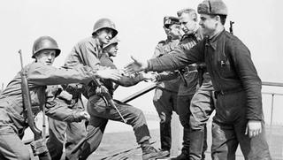 Cuộc hội ngộ trên bờ sông Elbe