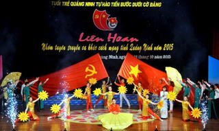 Liên hoan các nhóm tuyên truyền ca khúc cách mạng năm 2015