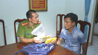 Khởi tố đối tượng vận chuyển 2 bánh heroin và hơn 300 gam ma túy đá