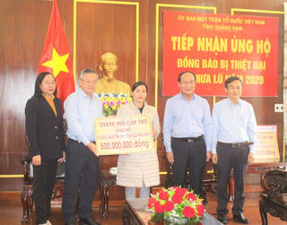 TP Cần Thơ trao 1 tỷ đồng ủng hộ đồng bào Quảng Nam khắc phục thiên tai