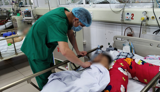Uống hàng trăm ml rượu mỗi ngày, một 'ma men' có nguy cơ sống thực vật
