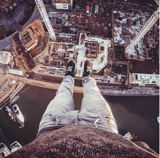[ẢNH] 'Lạnh gáy' khi xem những ảnh selfie nguy hiểm nhất thế giới