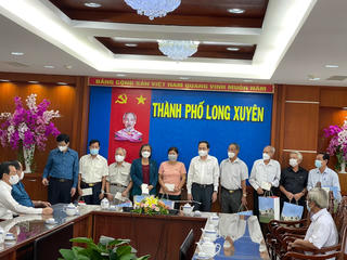Phó Chủ tịch Thường trực Quốc hội thăm và tặng quà gia đình chính sách tại An Giang