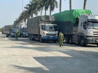 Bắt giữ 300 tấn hàng nhập lậu đưa về Hà Nội tiêu thụ