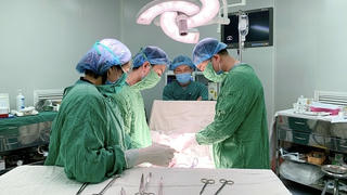 Ruột hoại tử do xoắn ruột ở trẻ 45 ngày tuổi