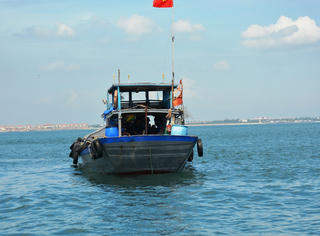 Cứu 2 tàu cá của ngư dân trôi dạt trên biển