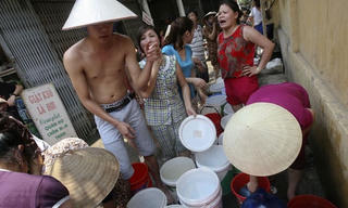 Vui - buồn cùng nước