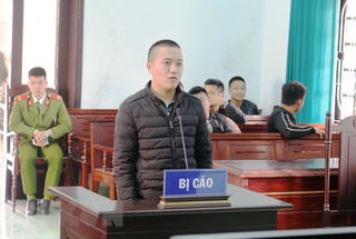 Xét xử sơ thẩm vụ án dùng súng điện tự chế bắn người ở Quảng Bình