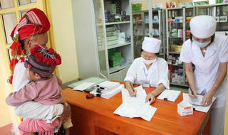 Tôn vinh cán bộ y tế cơ sở