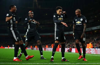 Man Utd đả bại Arsenal dù Pogba dính thẻ đỏ
