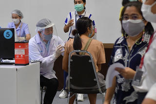 Thái Lan: Người bị tác dụng phụ khi tiêm vaccine ngừa Covid-19 được bồi thường