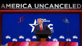 Ông Trump gây ‘sốt’ trong ngày tái xuất: ‘Các bạn nhớ tôi chưa?’