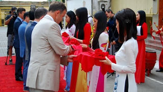 Bác sĩ Nguyễn Văn Khanh làm Lãnh sự danh dự Việt Nam tại Odessa