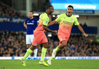 Vượt ải Goodison Park, Man City tiếp tục bám đuổi Liverpool