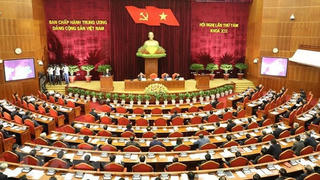 Chủ tịch Quốc hội điều hành ngày làm việc đầu tiên Hội nghị TƯ 8