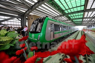 Người dân mong chờ ngày đặt chân đi tàu đô thị Cát Linh-Hà Đông
