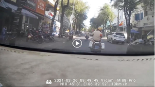 [VIDEO]: CSGT 'mở đường' cho xe chở sản phụ đi đẻ khiến dân mạng xúc động ‘thả tim'