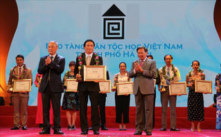 Bảo tàng Dân tộc học VN nhận danh hiệu ‘Điểm tham quan du lịch hàng đầu Việt Nam’