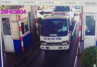 Trục lợi mùa dịch